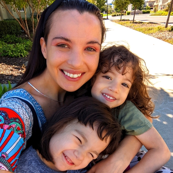 Meet your Posher, Elyse - Picture 1 of 14